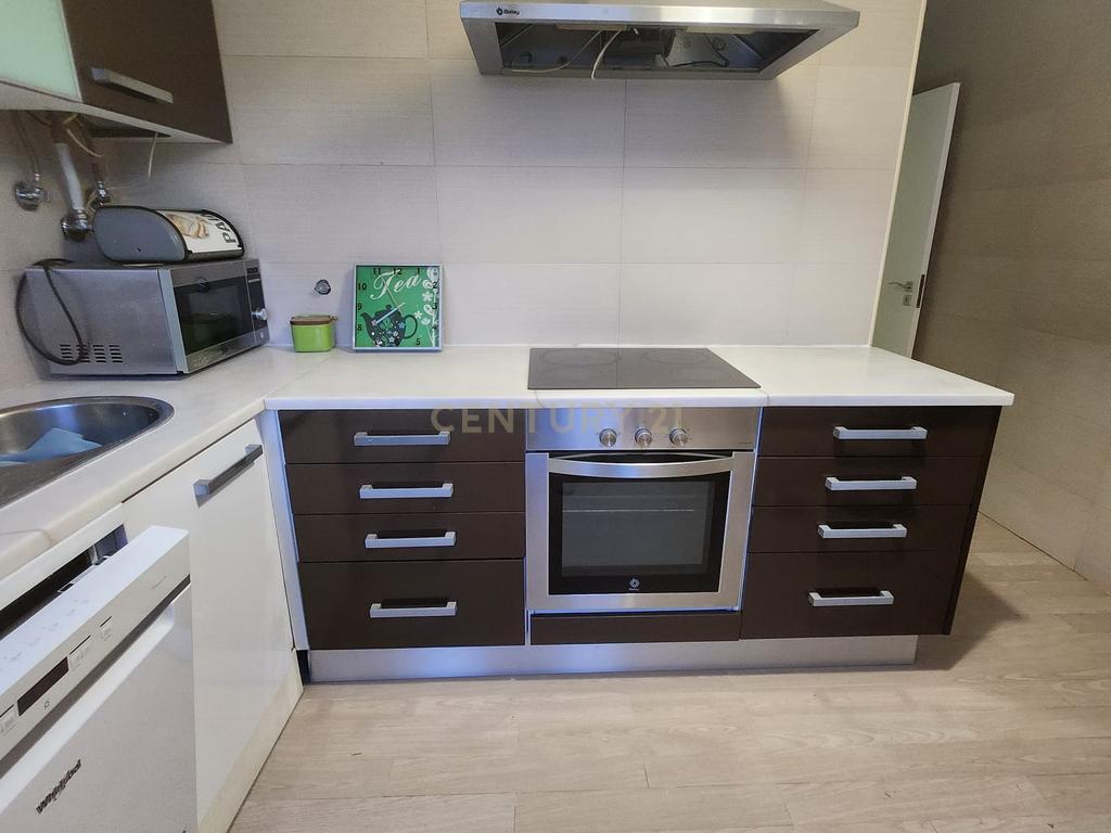 Apartamento Moderno em Setúbal com Vista para a Cidade e Montanha - Image 10